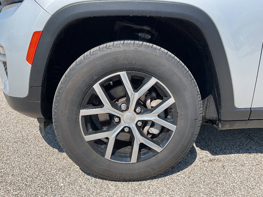 Used 2024 Jeep Grand Cherokee Limited image 15