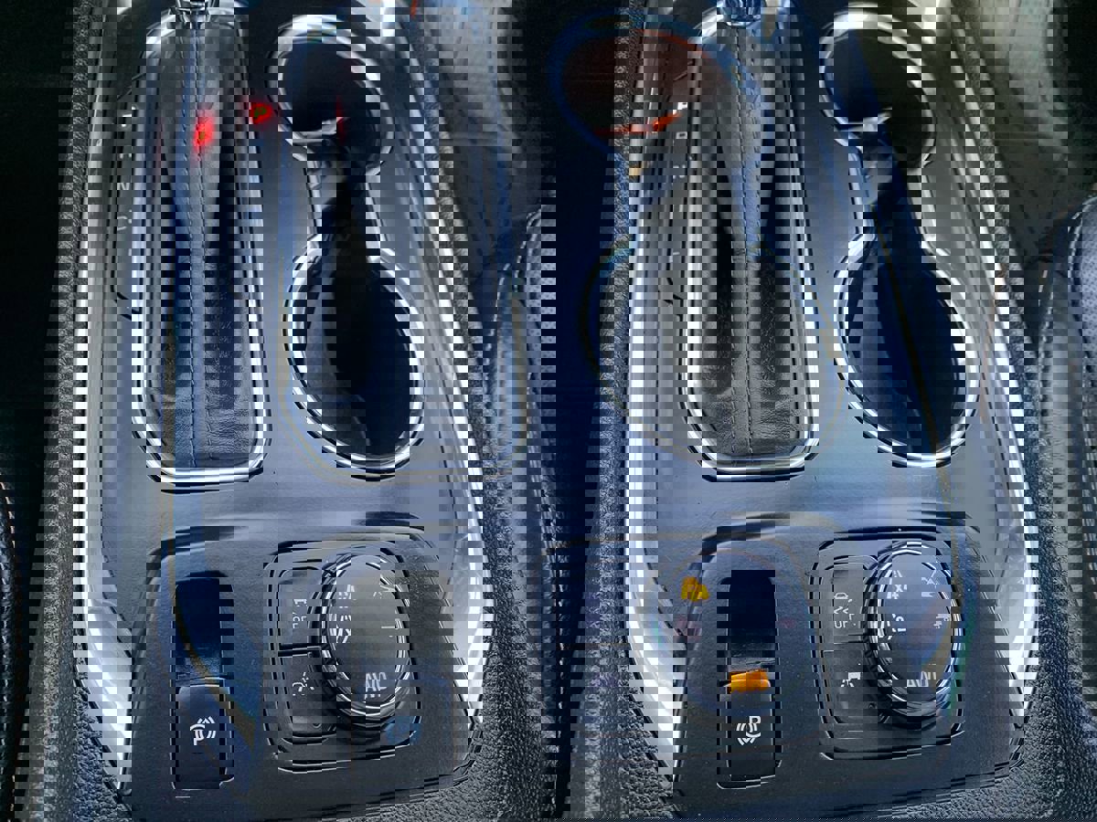 Used 2020 Chevrolet Traverse Premier AWD/4WD image 28