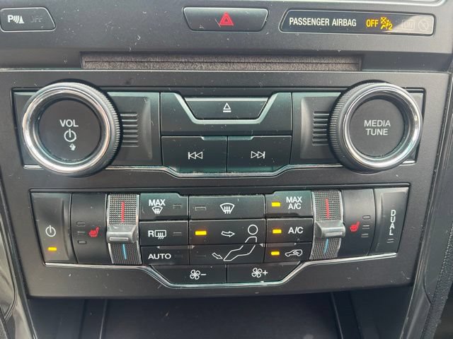 Used 2016 Ford Explorer XLT w/ Equipment Group 202A FWD image 17