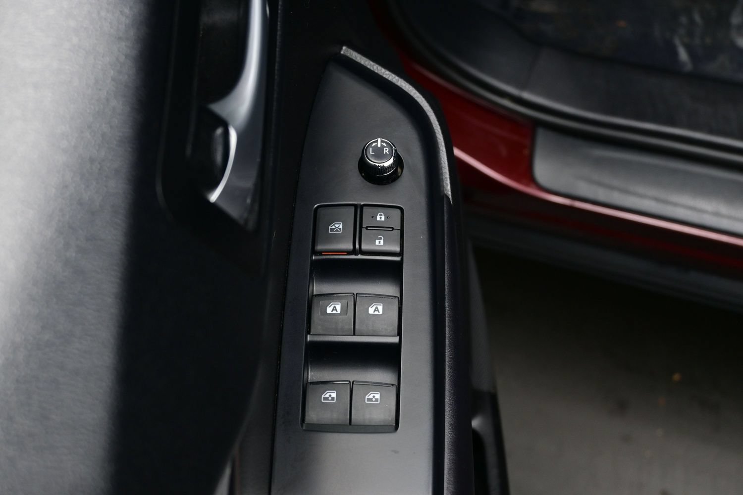 Used 2018 Toyota Highlander XLE AWD/4WD image 10