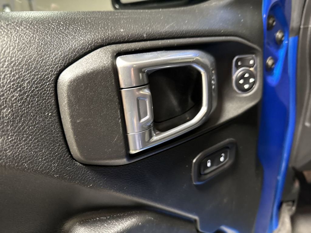 Used 2021 Jeep Gladiator Willys image 20