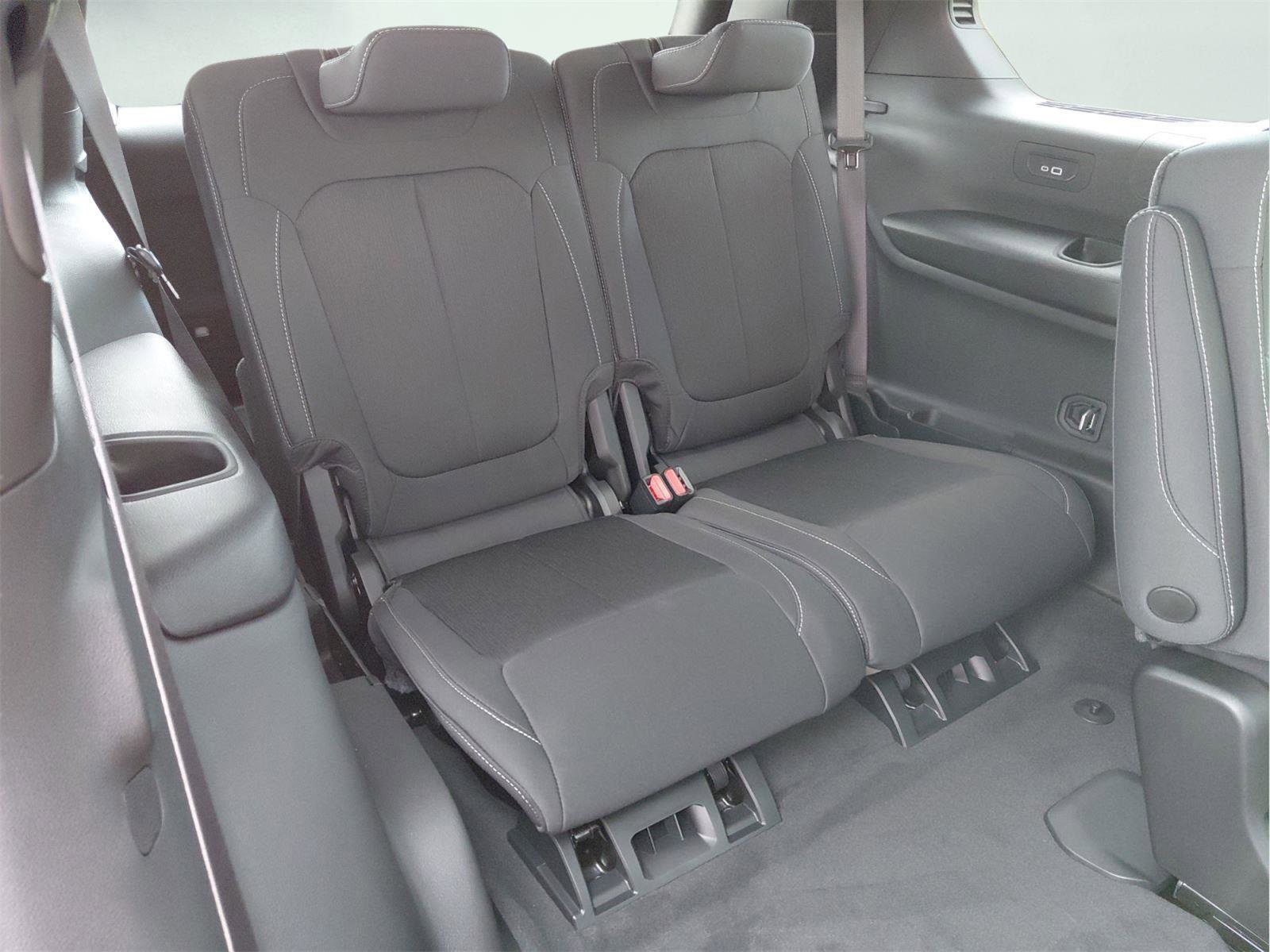 New 2025 Jeep Grand Cherokee L Laredo w/ Luxury Tech Group I AWD/4WD image 21