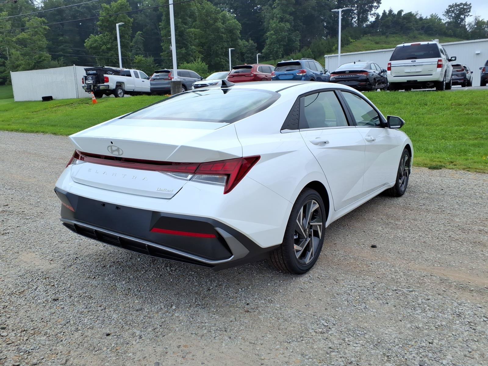 New 2026 Hyundai Elantra Limited FWD image 4