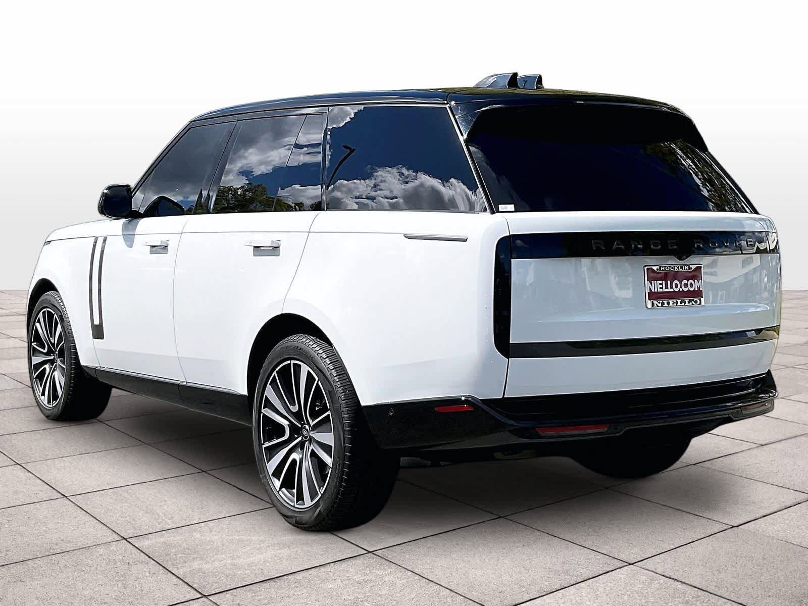 Used 2025 Land Rover Range Rover SE AWD/4WD image 14