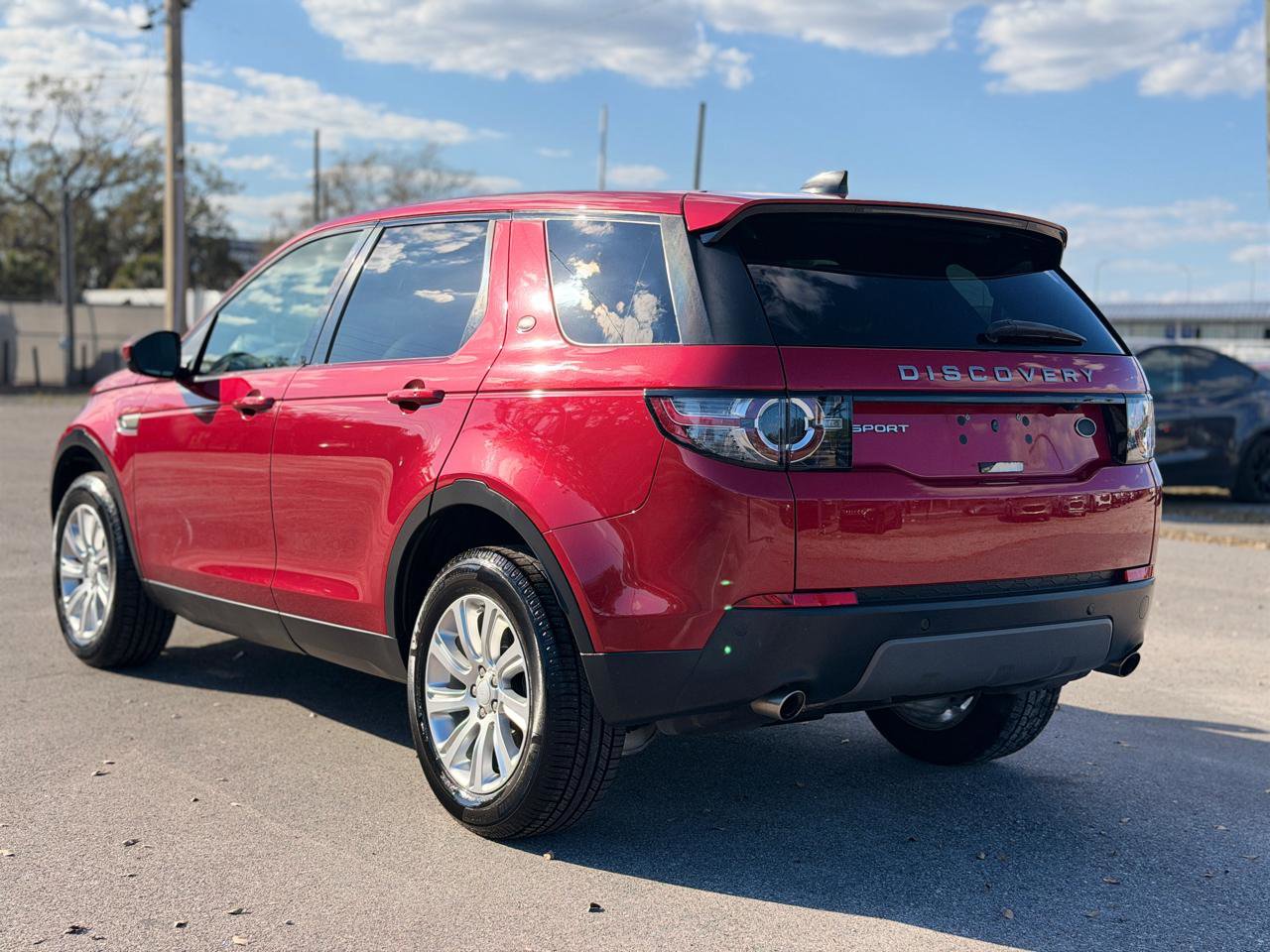 Used 2018 Land Rover Discovery Sport SE image 3