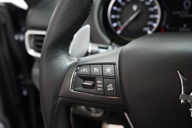 Used 2024 Maserati Levante Trofeo image 21