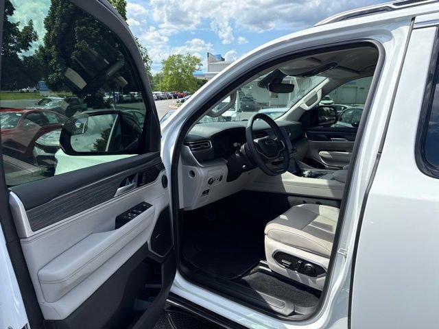 Used 2024 Jeep Wagoneer Series II w/ Flexible Seating Group AWD/4WD image 17