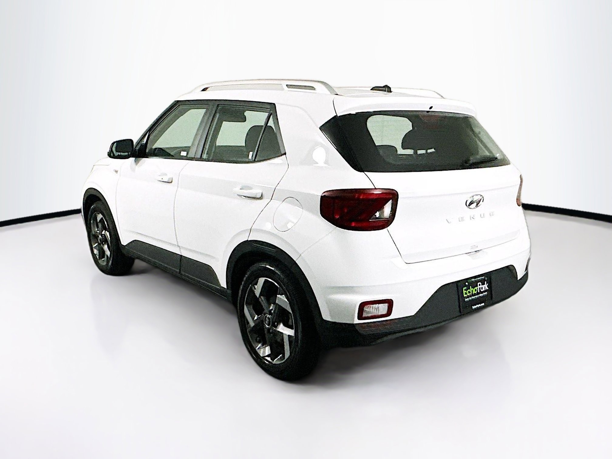 Used 2025 Hyundai Venue SEL FWD image 5