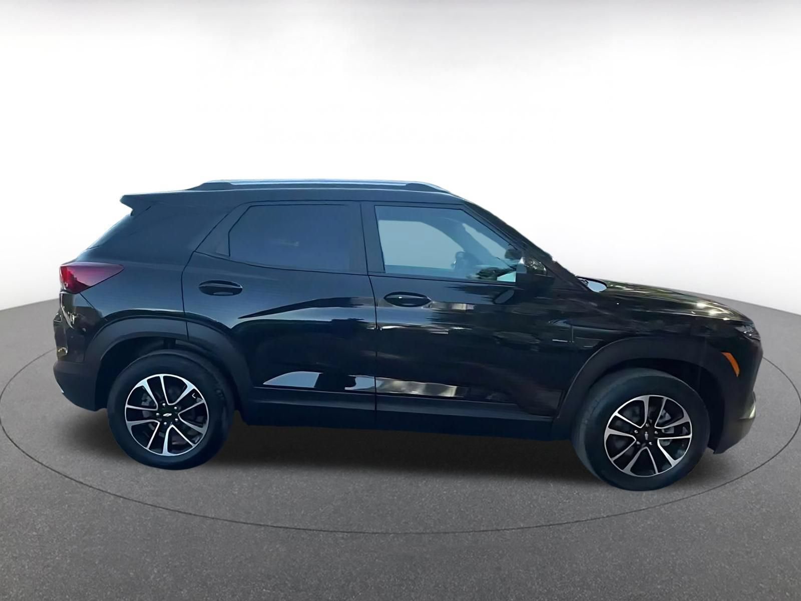 Used 2025 Chevrolet TrailBlazer LT w/ Driver Confidence Package AWD/4WD image 15
