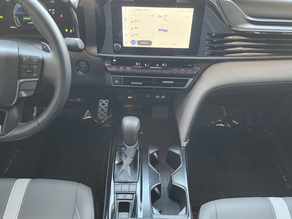 Used 2025 Toyota Camry SE w/ Convenience Package image 12