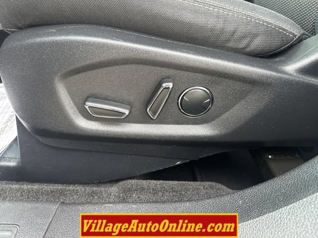 Used 2016 Ford Explorer XLT w/ Equipment Group 201A AWD/4WD image 13