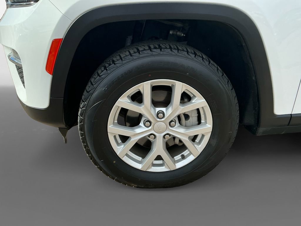 Used 2023 Jeep Grand Cherokee Limited image 14