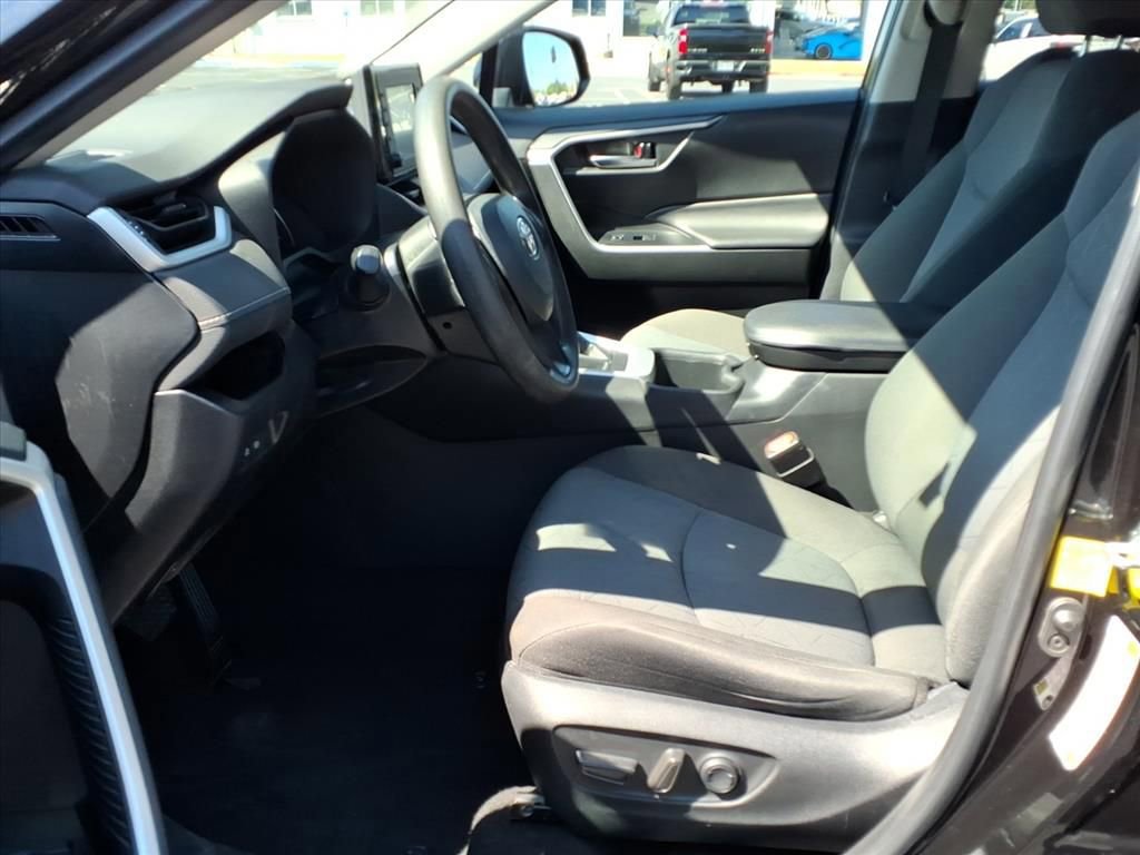Used 2022 Toyota RAV4 XLE FWD image 18