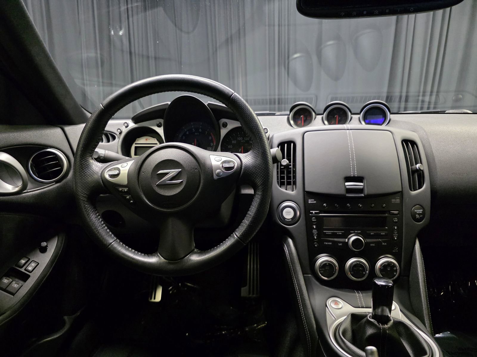 Used 2009 Nissan 370Z Touring w/ Sport Pkg RWD image 39