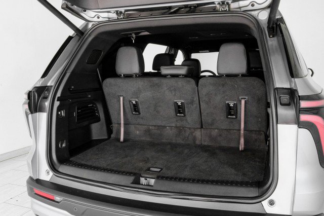 Used 2025 Chevrolet Traverse LT w/ LPO, Floor Liner Package FWD image 52