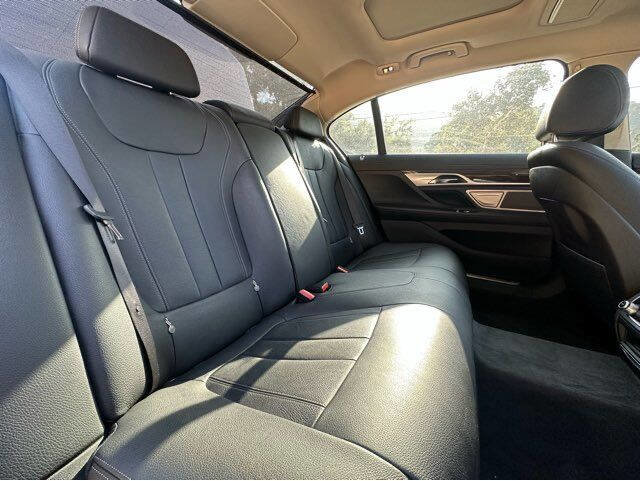 Used 2017 BMW 740i image 23