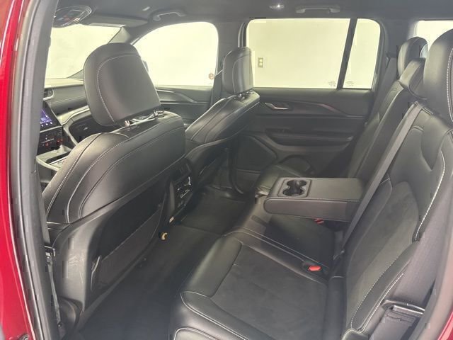 Used 2025 Jeep Grand Cherokee Altitude image 15