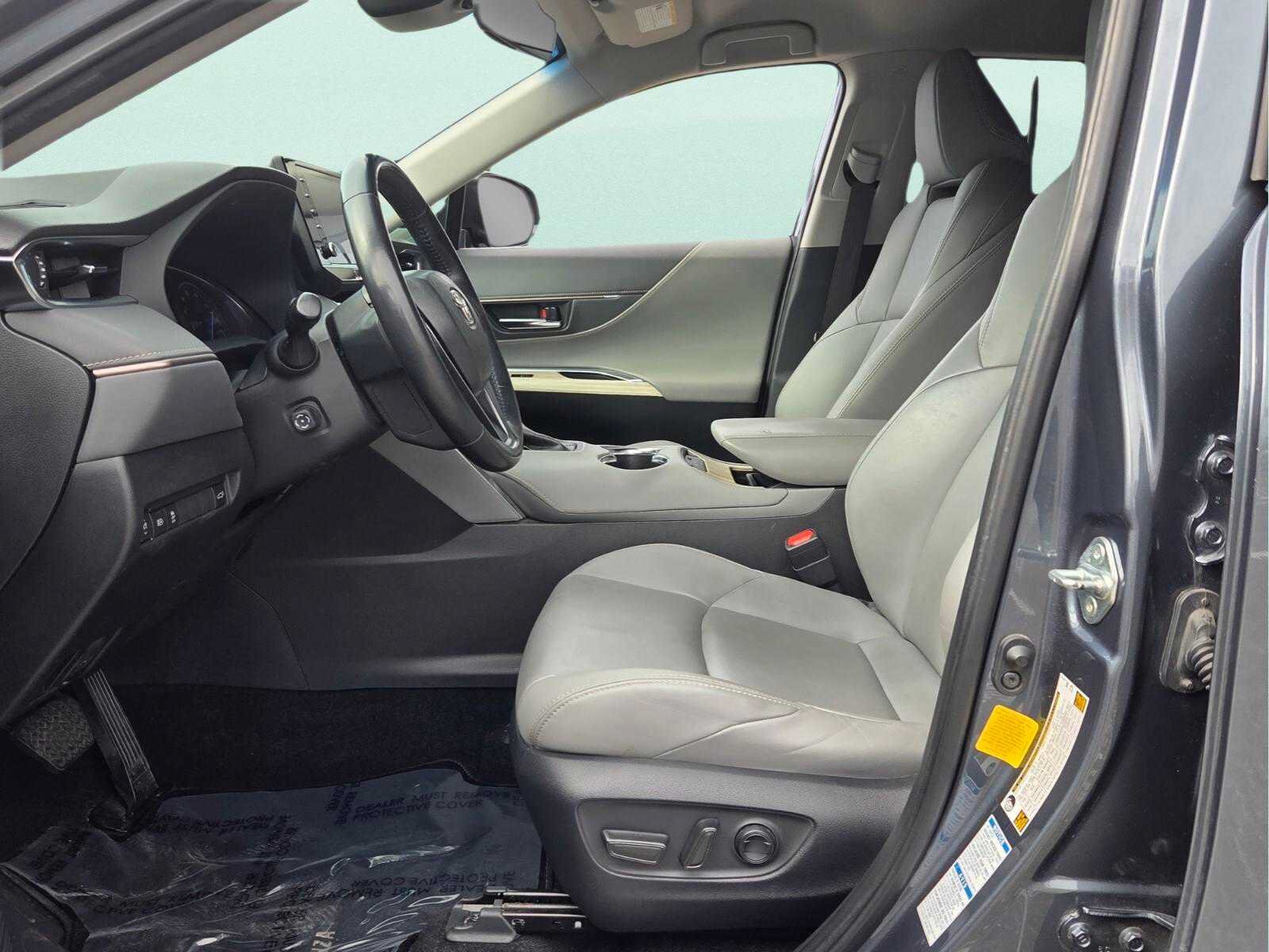 Used 2022 Toyota Venza XLE AWD/4WD image 4