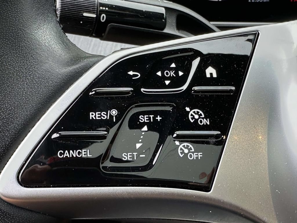 Used 2025 Mercedes-Benz C 300 4MATIC Sedan image 31
