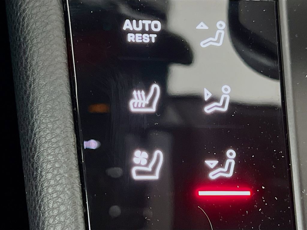 Certified 2025 Porsche Macan image 23