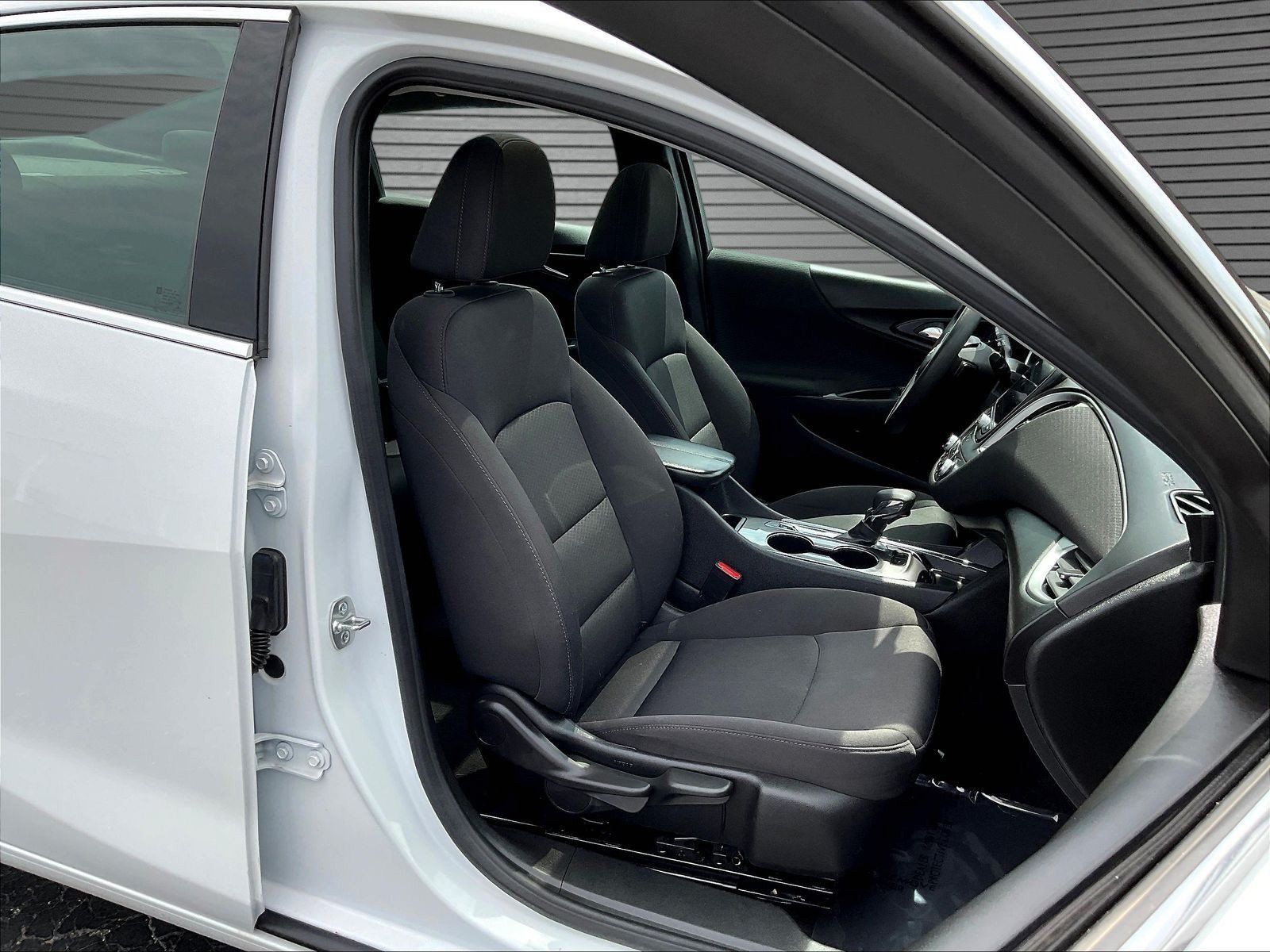 Used 2024 Chevrolet Malibu LT FWD image 29