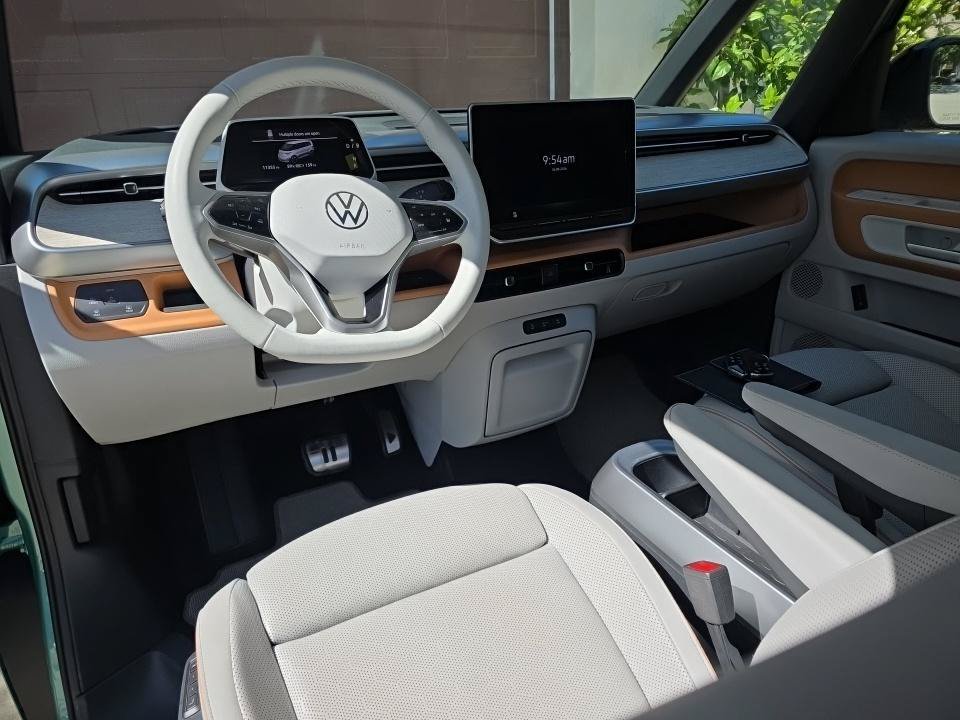 Certified 2025 Volkswagen ID. Buzz 1st Edition RWD image 10