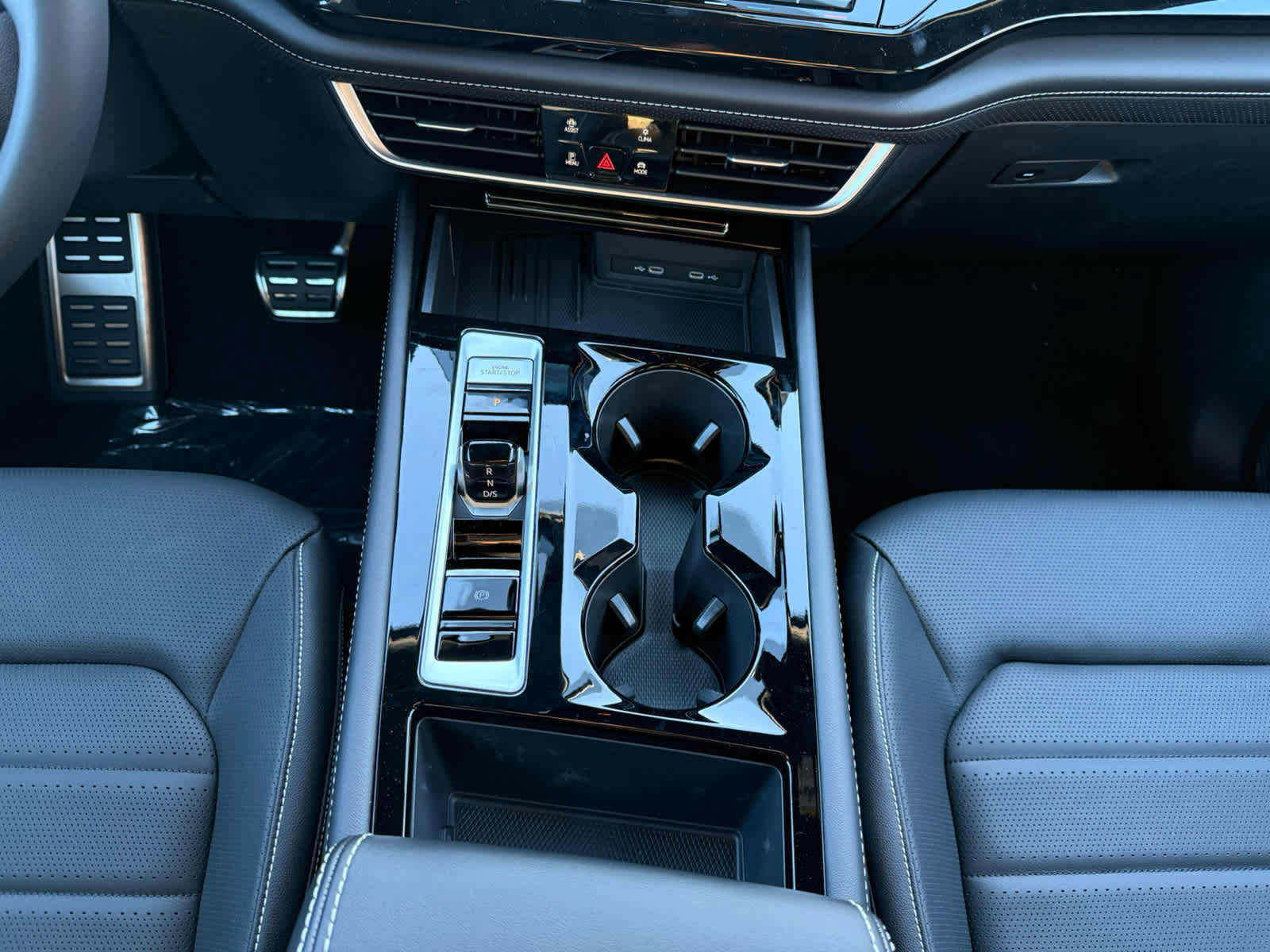 New 2026 Volkswagen Atlas Cross Sport SEL R-Line image 23