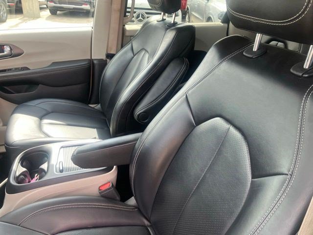 Certified 2023 Chrysler Pacifica Touring-L FWD image 12