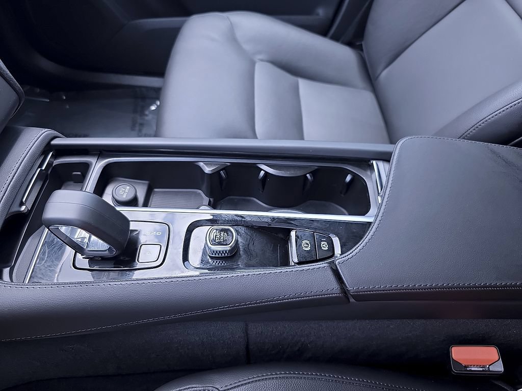 Certified 2025 Volvo XC90 B5 Core AWD/4WD image 35