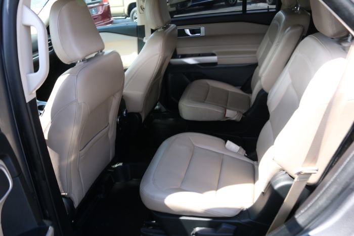 Used 2021 Ford Explorer XLT w/ Equipment Group 202A image 11
