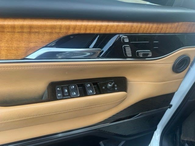 Used 2022 Jeep Grand Wagoneer Series III w/ Rear Seat Video Group 1 AWD/4WD image 14