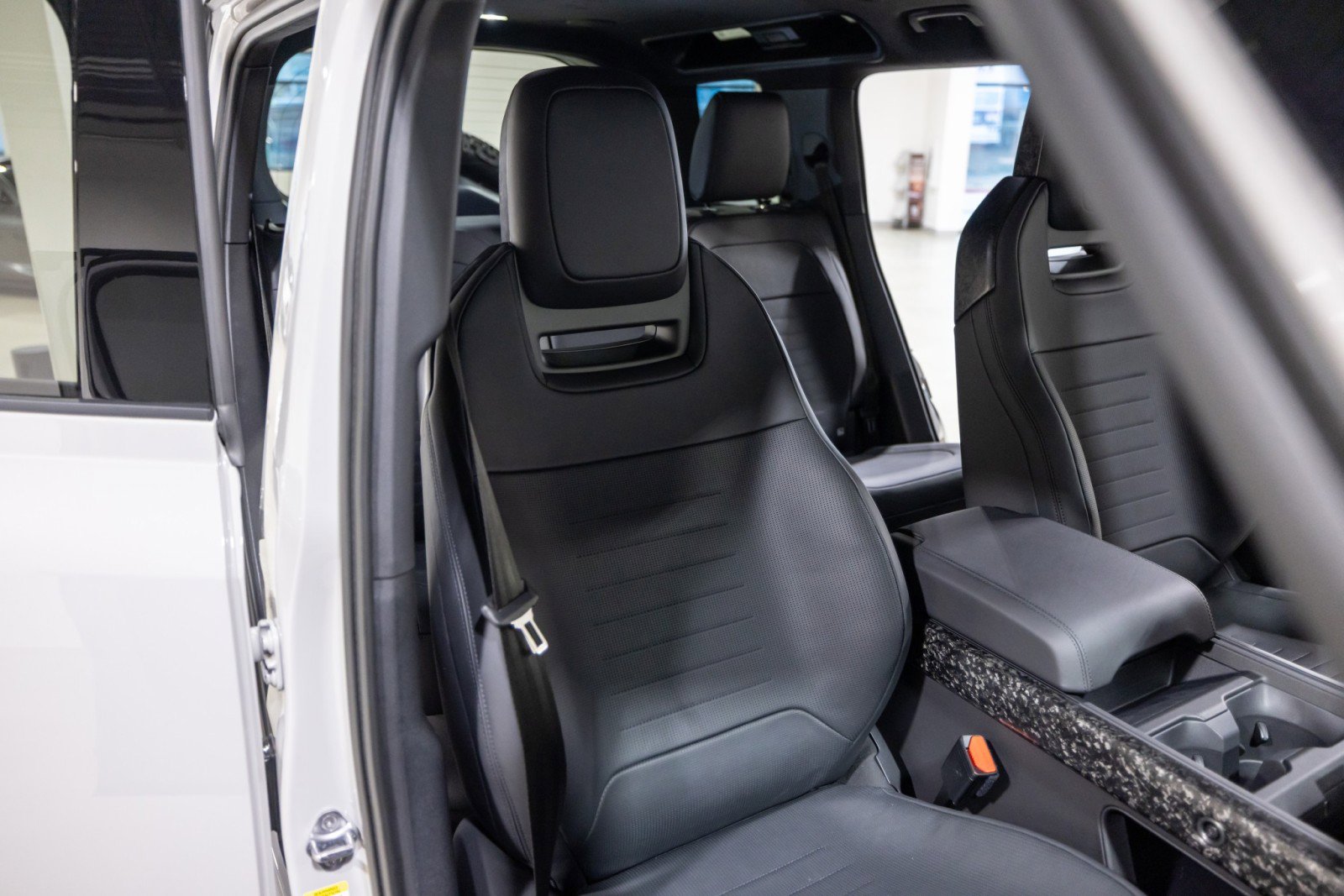 Used 2026 Land Rover Defender 110 OCTA image 35