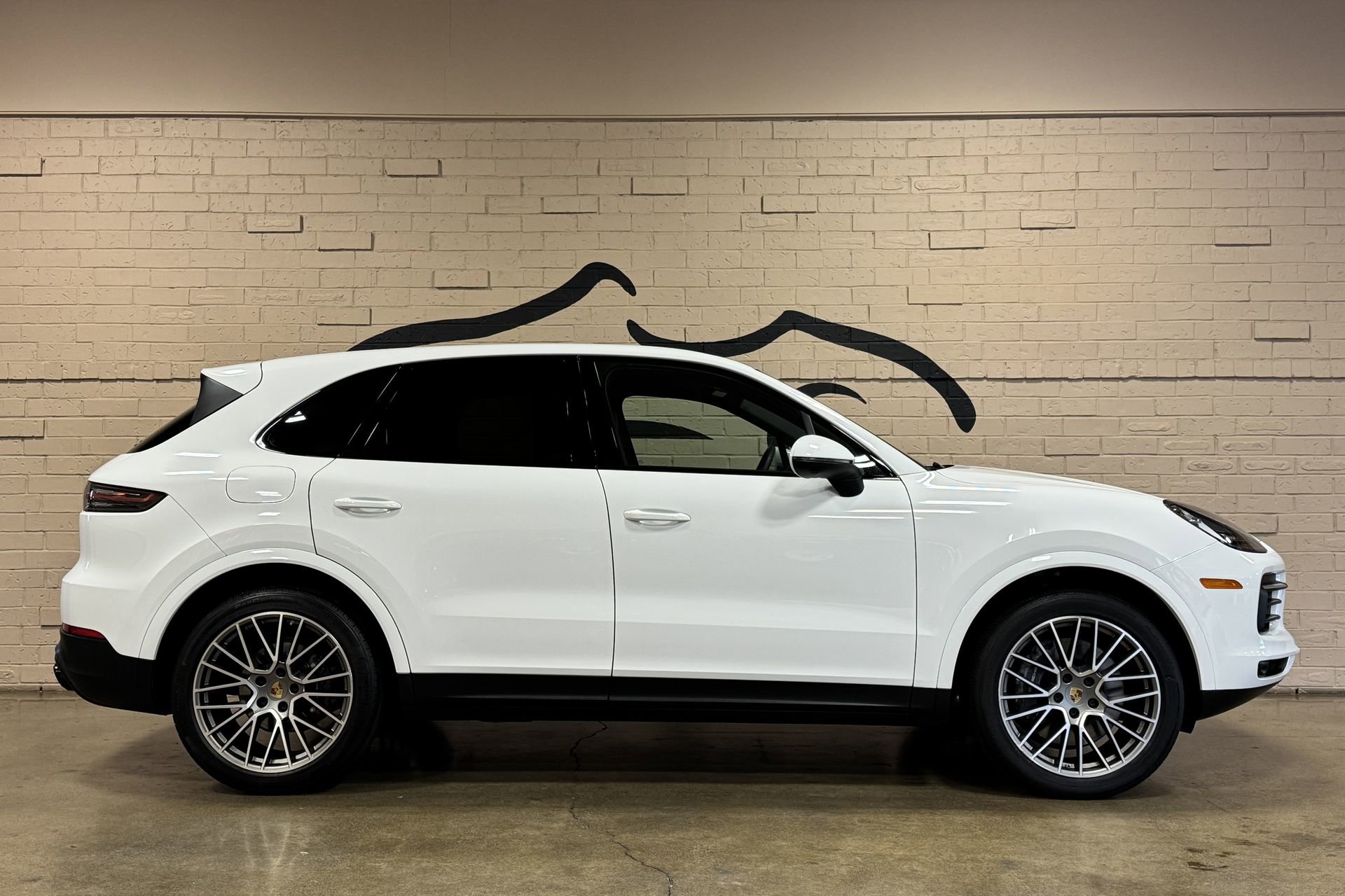 Used 2023 Porsche Cayenne Platinum Edition AWD/4WD image 3