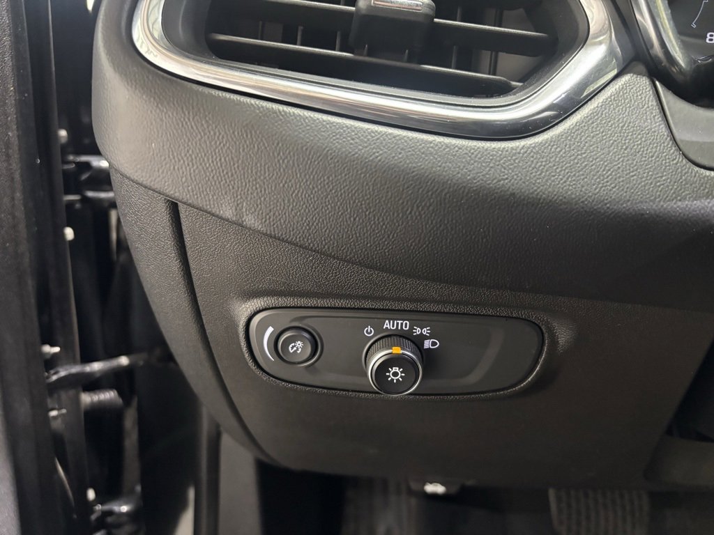 Used 2020 Chevrolet Equinox LS image 17