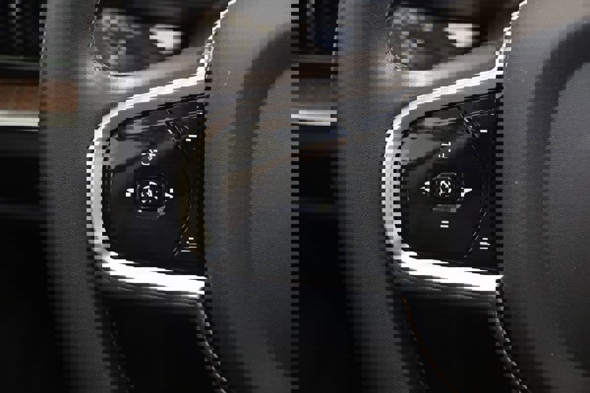 Used 2024 Volvo V60 B5 Cross Country Plus image 35