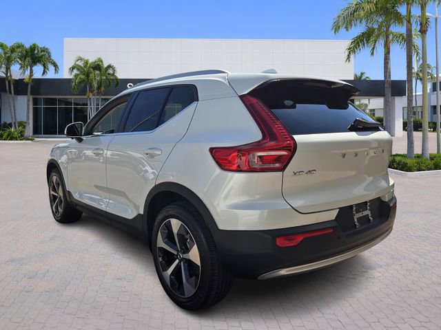 Certified 2023 Volvo XC40 B4 Plus w/ Protection Package Premier image 5