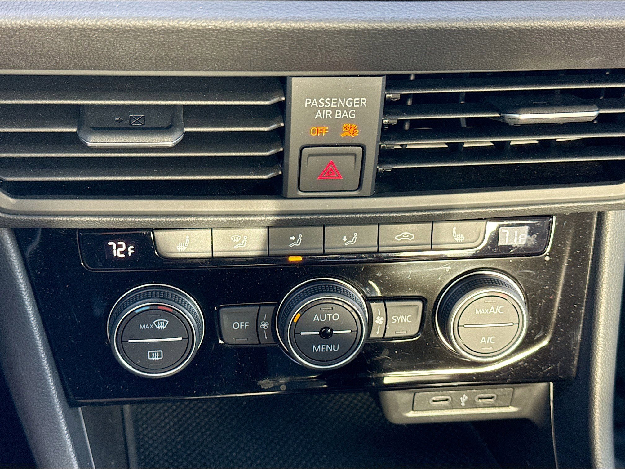 Used 2023 Volkswagen Jetta SE w/ Panoramic Sunroof Package image 33