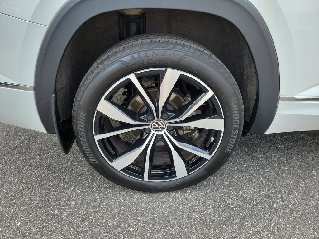 Used 2024 Volkswagen Atlas SEL Premium R-Line AWD/4WD image 5