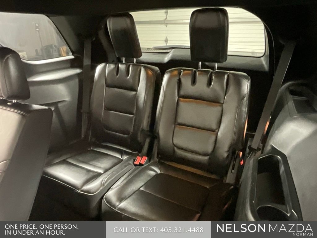 Used 2018 Ford Explorer XLT w/ Equipment Group 202A FWD image 27
