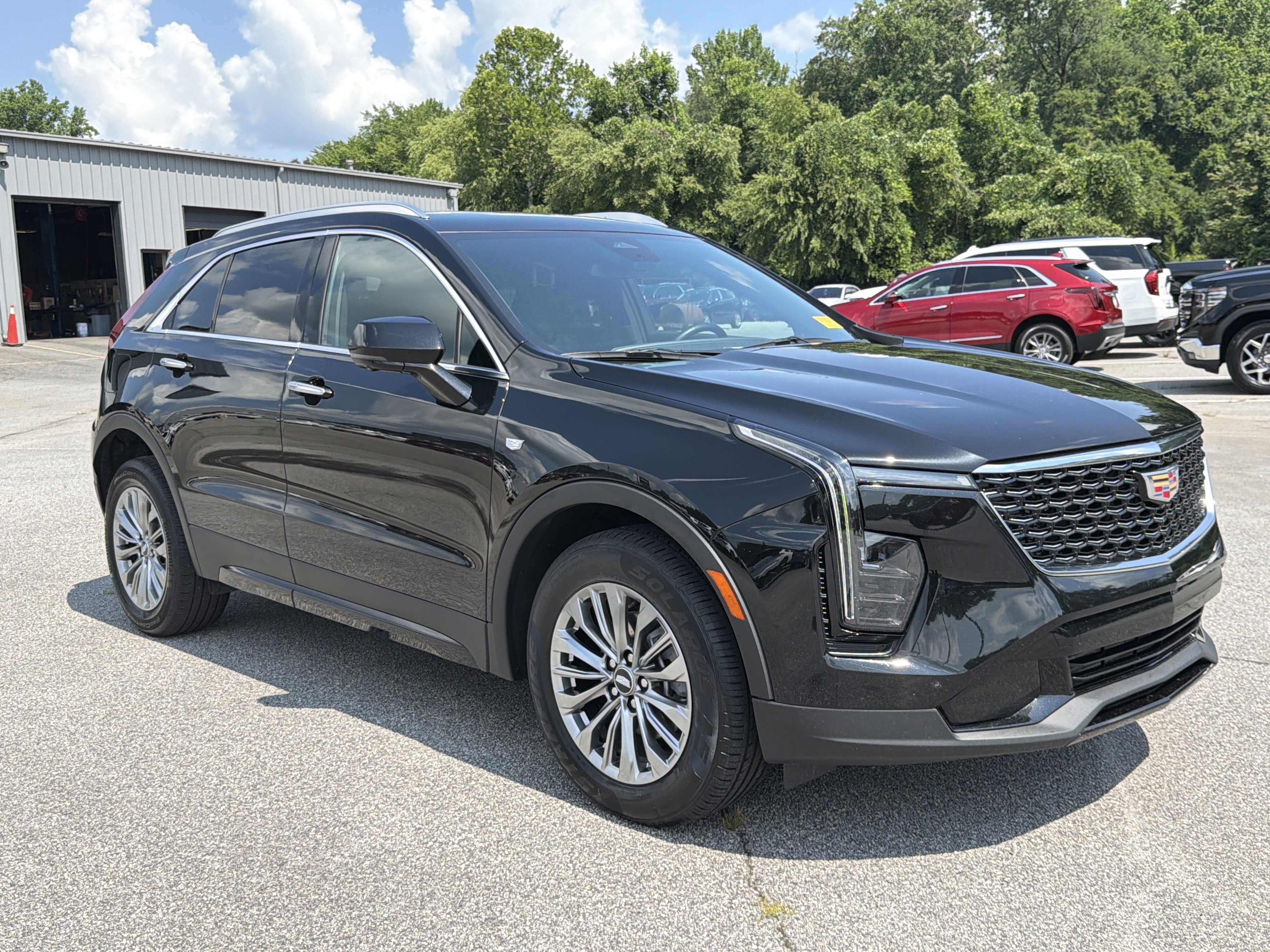 Used 2025 Cadillac XT4 Premium Luxury FWD image 13