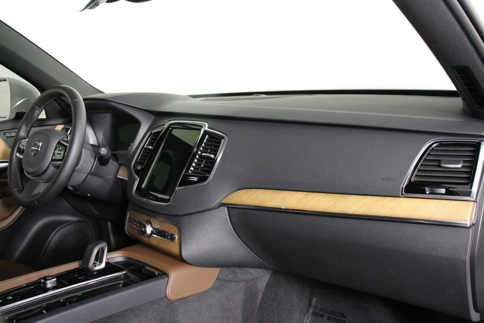 Certified 2024 Volvo XC90 T8 Plus AWD/4WD image 22