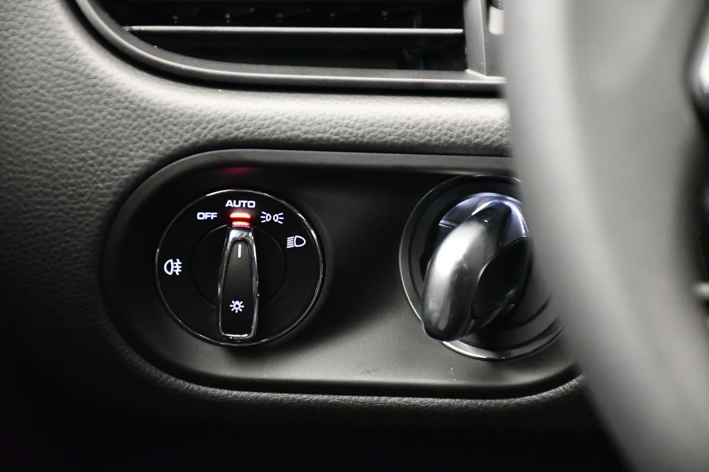 Certified 2026 Porsche Macan image 24