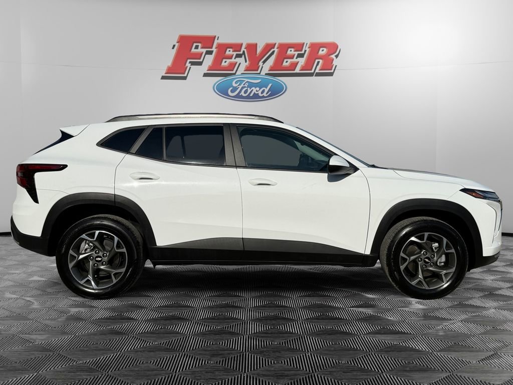 Used 2025 Chevrolet Trax LT FWD image 6