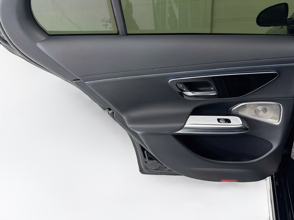 Used 2024 Mercedes-Benz E 350 4MATIC Sedan image 25