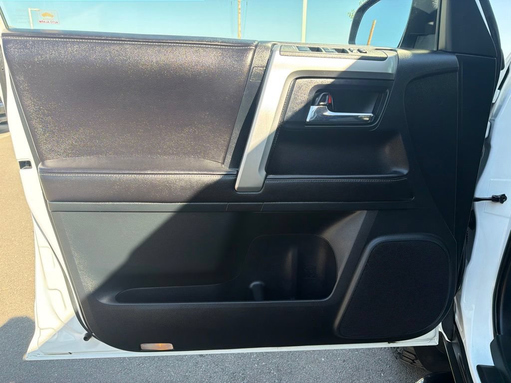 Used 2016 Toyota 4Runner SR5 AWD/4WD image 21