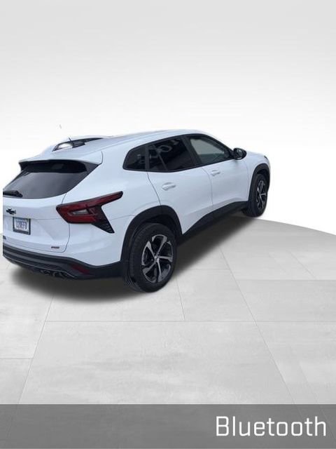 Used 2024 Chevrolet Trax RS w/ Driver Confidence Package image 3