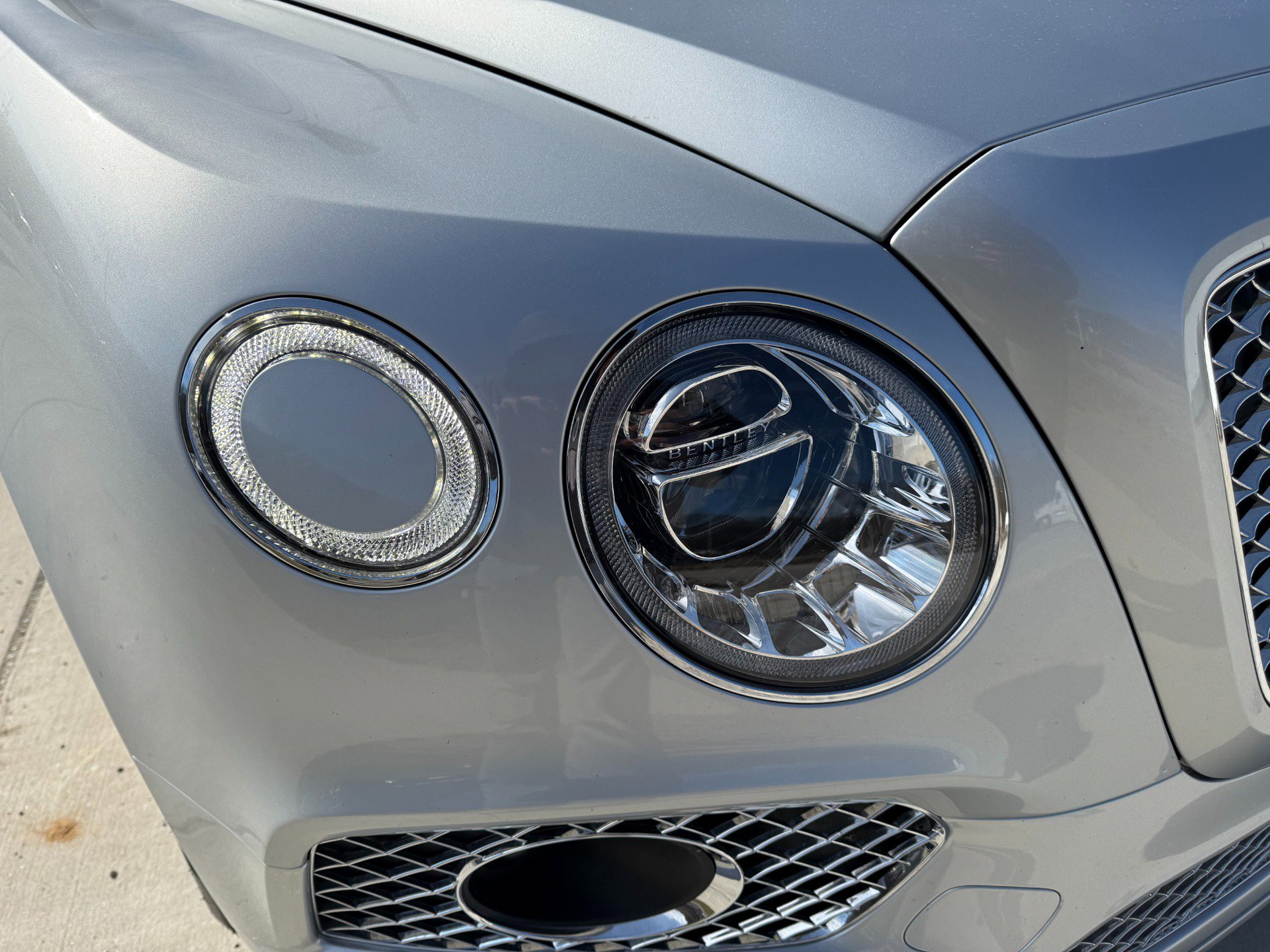 Used 2018 Bentley Bentayga image 41