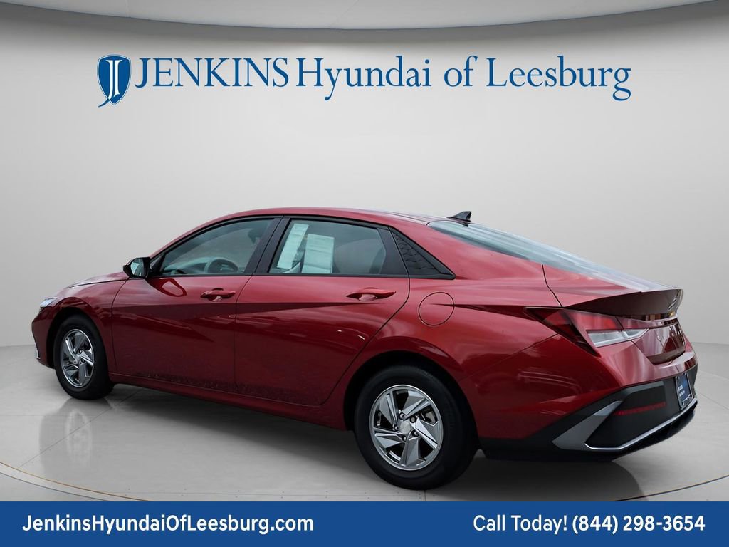 Certified 2024 Hyundai Elantra SE FWD image 7