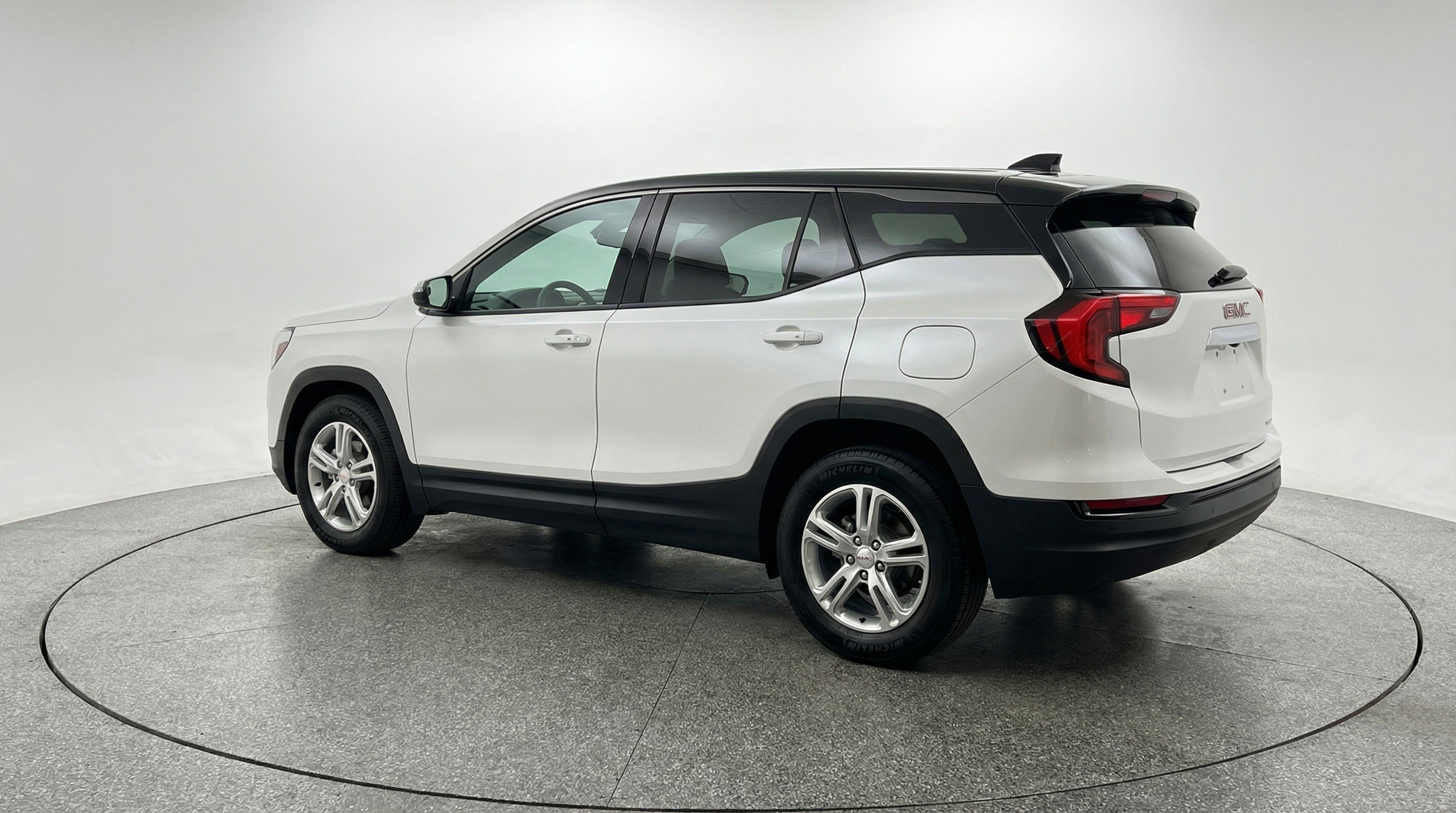 Used 2024 GMC Terrain SLE image 6