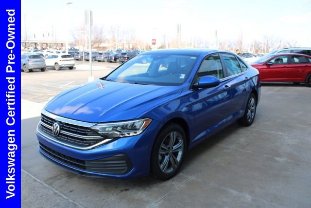 Used 2024 Volkswagen Jetta SE image 3